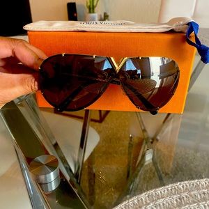 Brand new Louis Vuitton aviators sunglasses